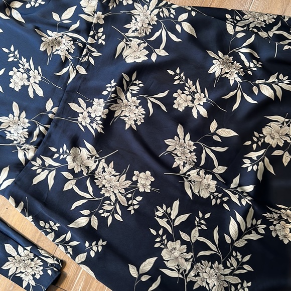 Vince Camuto Silk Dress - Picture 5 of 15